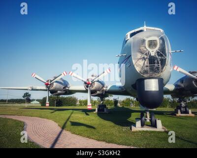 Argus, avion de la Force aérienne canadienne à la retraite, exposé à Summerside, Île-du-Prince-Édouard, Canada. Banque D'Images