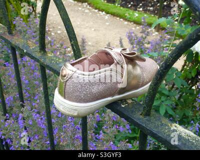 La chaussure de l’enfant perdu Banque D'Images