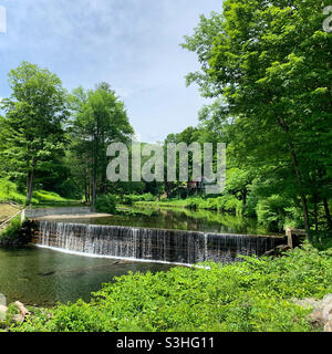 Barrage Green River Timber Crib, Guilford, comté de Windham, Vermont, États-Unis Banque D'Images