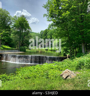 Juin 2021, barrage Green River Timber Crib, Guilford, comté de Windham, Vermont, États-Unis Banque D'Images