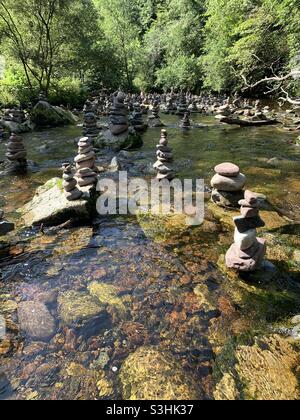 Cairns sur la rivière afon meltte au pays de galles Banque D'Images