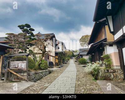 La pittoresque ville japonaise traditionnelle de Magome, dans la vallée de Kiso, sur le célèbre sentier de Nakasendo. Banque D'Images