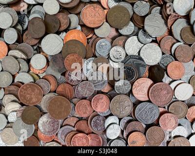 Pile de pièces britanniques assorties Banque D'Images