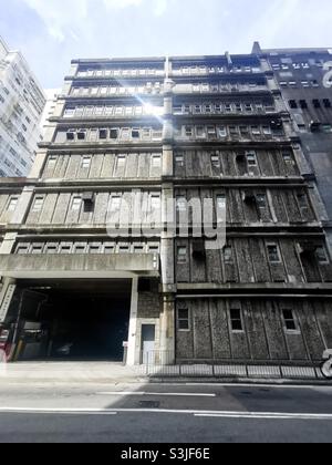 Un bâtiment industriel sur la rue Kung yip , N.T, Hong Kong. Banque D'Images