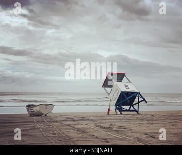 Un matin nuageux sur la plage, Atlantic City, New Jersey, États-Unis Banque D'Images
