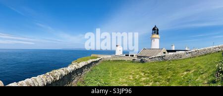 Phare de Dunnet Head donnant sur Orkney.Côte Nord 500.Écosse Banque D'Images