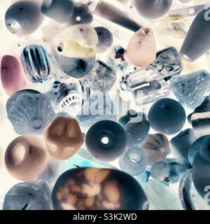Collection antique de perles de verre et de métal