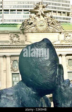 Gros plan de la statue nommée Écoutez devant l'horloge à la Grand Central Station, New York City Banque D'Images