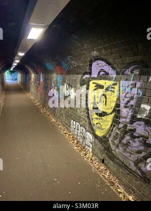 L'art Graffiti sur les murs d'un passage souterrain à Bicester, Oxfordshire Banque D'Images