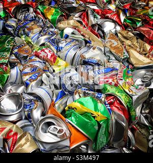 Boîtes en aluminium mises en balles pour recyclage, Mong Kok, Kowloon, Hong Kong Banque D'Images