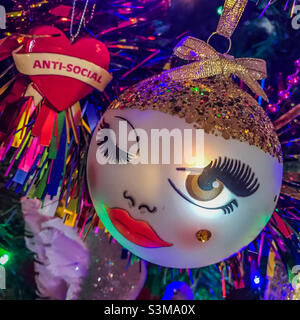 Jolie dame visage Noël décoration d'arbre Banque D'Images