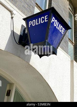 Lumière de police sur le mur à l'extérieur d'un poste de police à Gibraltar Banque D'Images