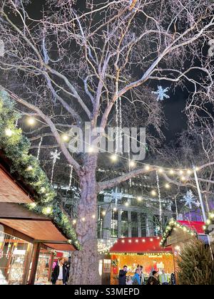 Leicester Square Christmas Lights Market stalles London City Banque D'Images