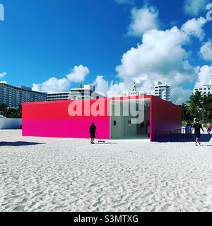 4 décembre 2021, 55 installation de levers par Sho Shibuya présenté par Saint Laurent, Miami Art Basel, sur la plage à 17th Street, South Beach, Miami Beach, Floride, États-Unis,Amérique du Nord Banque D'Images