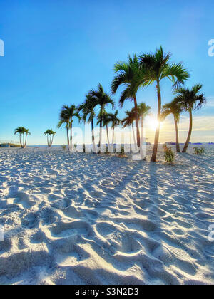 Coucher de soleil sur Saint Pete Beach, Floride Banque D'Images