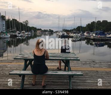 Une soirée paisible à Picton Harbour Ontario, Canada. Banque D'Images