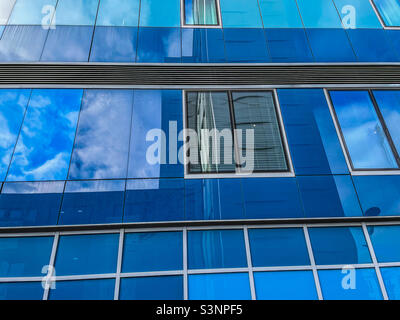 Premier inn, Archway, architecture bleue Banque D'Images