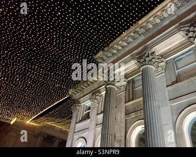 Illuminant le ciel à la galerie d'art moderne de Glasgow (Goma). Banque D'Images