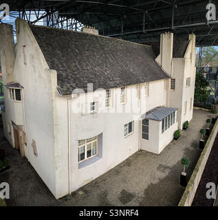 The Hill House à Helensburgh, conçu par Charles Rennie Mackintosh et Margaret Macdonald Mackintosh dans le style de Glasgow. Il a été construit pour l'éditeur de livres de Glasgow Walter Blackie et sa famille. Banque D'Images