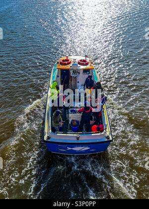 Whitby pêcheurs sur la rivière esk Banque D'Images