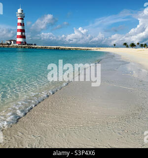 Janvier 2022, Phare et plage sur Ocean Cay, l'île privée de MSC Cruiseline, situé à Bimini, Bahamas, vu lors d'une croisière sur le MSC Divina, de Miami, Floride Banque D'Images