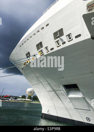 Arc du bateau de croisière Celebrity Eclipse amarré à Tallin Estonie Europe Banque D'Images