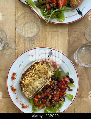 Croque Monsieur, café Renoir, Paris France 2021 Banque D'Images