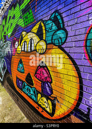 Graffiti Street art of cats and Pumpkin, Shoreditch, Londres, Royaume-Uni - janvier 2022 Banque D'Images