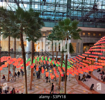 26 décembre 2021, luminaires, installation de lumière de vacances, jardin d'hiver, Brookfield place, Battery Park City, Lower Manhattan, New York, New York, États-Unis Banque D'Images