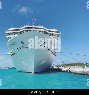 Mars 2022, Carnival Conquest au port de Nassau, Bahamas, lors d'une croisière de trois jours au départ de Miami, Floride, États-Unis Banque D'Images