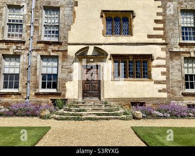 La porte d'entrée de Tower House aux canons Ashby près de Daventry Banque D'Images