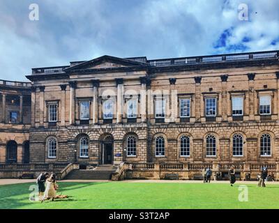 Old College est un bâtiment datant de la fin du 18th siècle, l'Université d'Edimbourg, en Écosse. Il abrite des parties de l’administration de l’Université, l’École de droit et la Talbot Rice Gallery. Banque D'Images