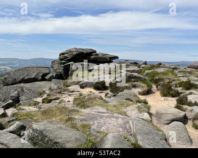 Vue sur le sommet de Stanage Edge dans le Peak District Banque D'Images
