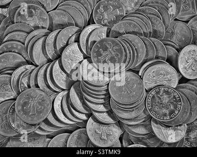 Une grande collection de pièces de 2 pence de la Banque d'Angleterre. La devise est la livre sterling. C'est une scène familière dans les arcades d'amusement où les machines à sous sont jouées. Photo ©️ COLIN HOSKINS. Banque D'Images