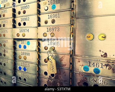 Un mur de coffres-forts dans une succursale bancaire locale Inn Midtown Manhattan, 2022, New York City, Etats-Unis Banque D'Images