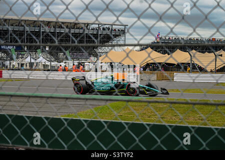 Sebastian Vettel pendant les qualifications au Grand Prix britannique de Silverstone 2022 (ligne droite wellington) Banque D'Images