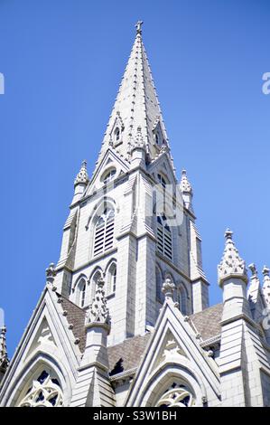 Le clocher de la basilique Saint Mary’s Cathedral Basilica, à Halifax, en Nouvelle-Écosse, au Canada. Banque D'Images