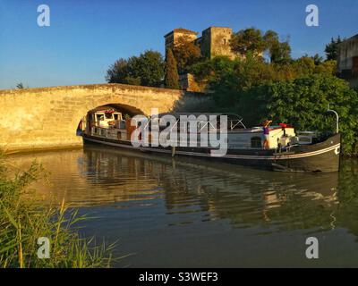 Navigation sur le Canal du midi. Colombiers, Occitanie, France Banque D'Images