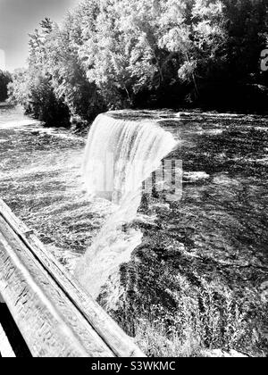 Chutes noir et blanc Banque D'Images