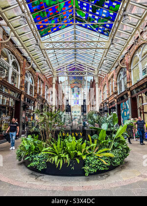 À l'intérieur du quartier Victoria sur Vicar Lane dans le centre-ville de Leeds Banque D'Images