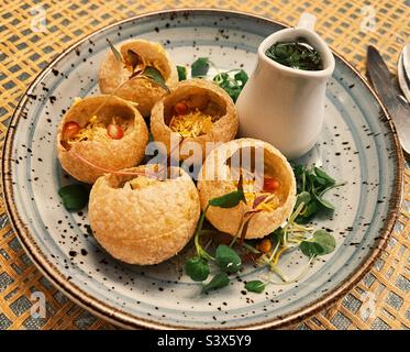 Golgappa - cuisine indienne de rue, boules d'eau Banque D'Images