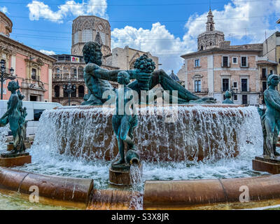 Fontaine de Turia sur la Plaza de la Virgen dans le centre de la vieille ville de Valence en Espagne Banque D'Images