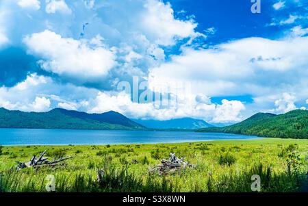 Belle vue sur le paysage du lac de Rara à Mugu, Népal Banque D'Images