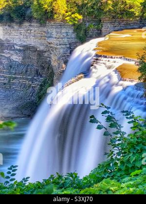 Genesee Falls (Upper Falls) dans le parc national de Letchworth, NY Banque D'Images