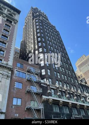 Le Bryant Park Hotel était autrefois l'American Radiator Building à Manhattan, New York, États-Unis. Banque D'Images