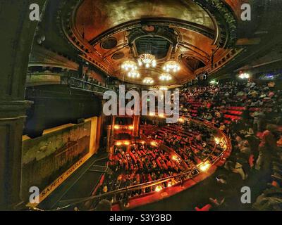 A l'intérieur du London Palladium un théâtre de classe II* West End situé sur Argyll Street, Londres, dans le quartier de Soho. Le théâtre compte 2 286 places et a accueilli un nombre impressionnant de stars internationales Banque D'Images