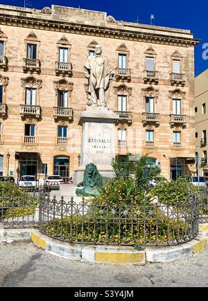 Monument à Giuseppe Garibaldi sur la Piazza Garibaldi n Trapani, Sicile, Italie. Banque D'Images