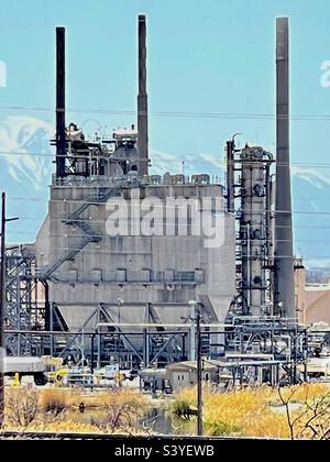 Zone industrielle près de l'Interstate Freeway I-15, juste au nord de Salt Lake City, Utah, États-Unis. Cette région compte de nombreuses raffineries de gaz et de pétrole. Banque D'Images