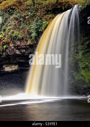 Sgwd Gwladius, la Dame tombe, après de fortes pluies, la vallée de Neath, Brecon Beacons, Octobre. Banque D'Images