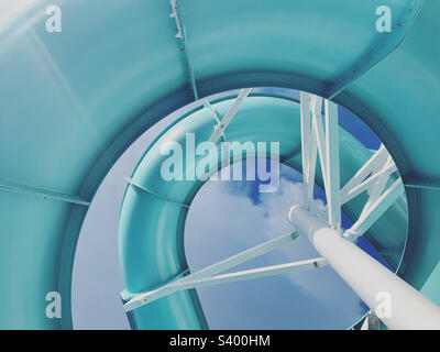 Mai 2022, vue sur une glissade d'eau sur le navire de croisière Carnival Liberty pendant une croisière aux Bahamas Banque D'Images